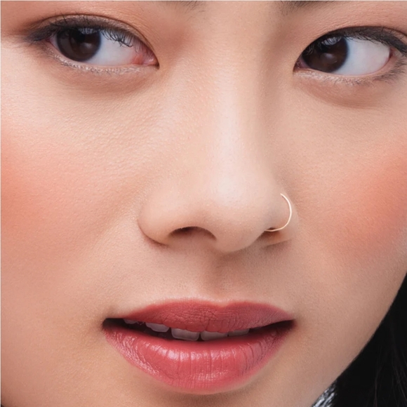 2/$35!! True + Luscious Super Moisture Lipstick in Vintage Rose - Picture 2 of 12